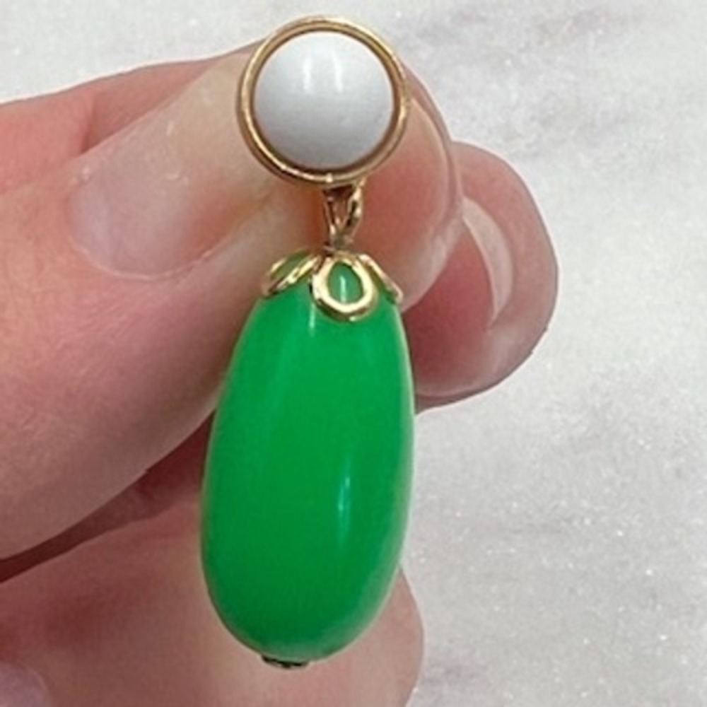 Vintage 70-80's  Avon Green whiite  gold  Teardrop Cabochon Drop Earrings Retro - Picture 3 of 4